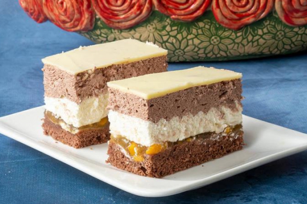 Ciasto czekoladowo – śmietankowe z nutką brzoskwiniową
